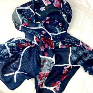 EUC XL Metro lantern pattern floral scarf wrap extra long